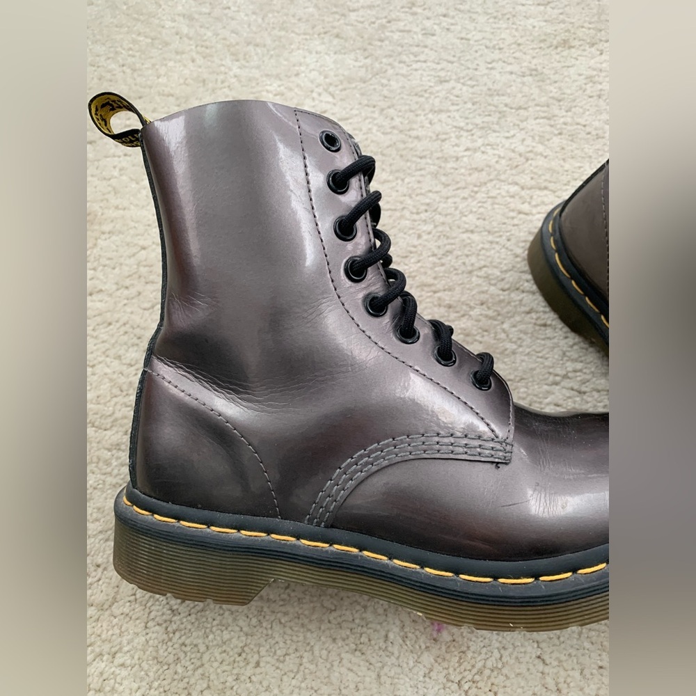 Dr. Martens Women’s Size 7, 1460 Pascal Chroma Metallic Leather Boots in Silver - Picture 5 of 11